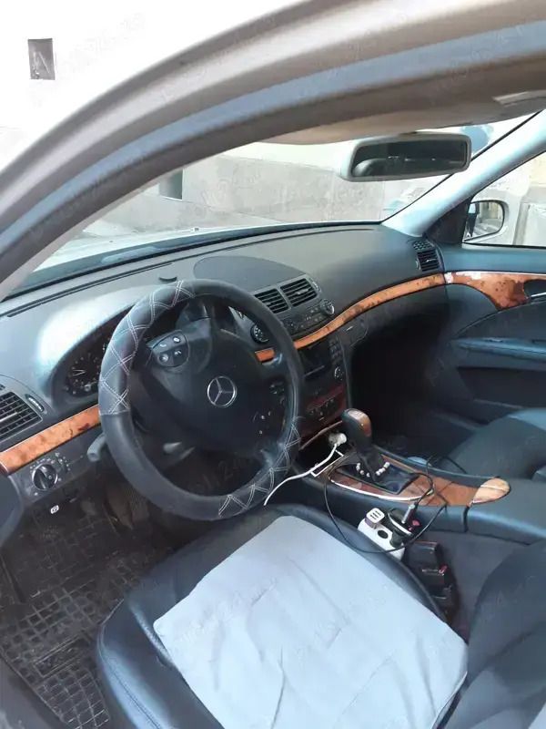 Utilizat 2005 Mercedes E200 Berlinǎ | 3.000 EUR - Imagine 1/4