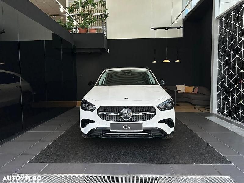 Culoarealb Nouă 2025 Mercedes GLA220 SUV | 47.900 EUR (Preț bun) - Imagine 1/4