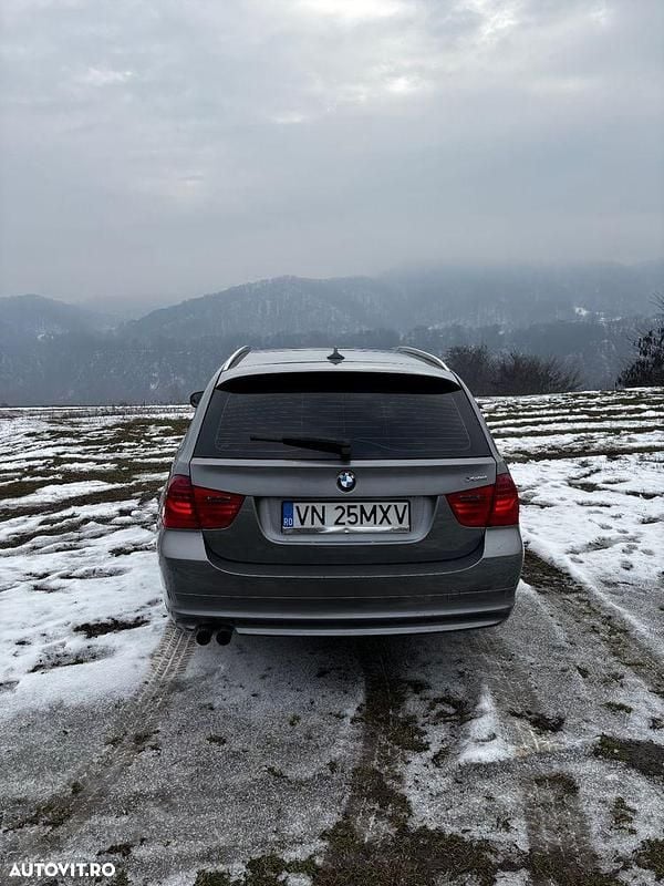 Second-hand BMW 320 177 CP (130 kW) 2009 Culoaregri Hatchback