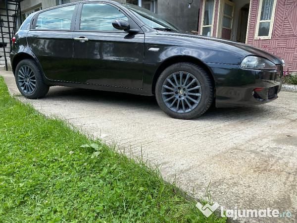 Second-hand Alfa Romeo 147 150 CP (110 kW) 2005 Negru Hatchback