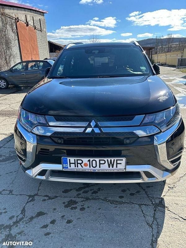 Second-hand Mitsubishi Outlander P-HEV Instyle 135 CP (99 kW) 2019 Culoarerosu SUV