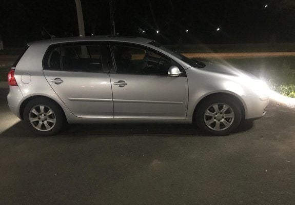 Gri Utilizat 2004 VW Golf IV Hatchback | 3.150 EUR (Preț OK) - Imagine 1/4