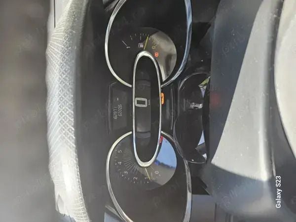 Utilizat 2015 Renault Clio IV Expression Hatchback | 5.500 EUR (Preț OK) - Imagine 1/4
