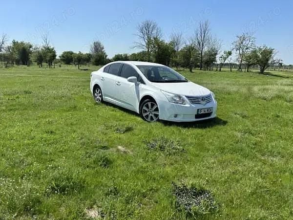 Alb Second-hand 2009 Toyota Avensis Berlinǎ | 4.000 EUR (Preț OK) - Imagine 1/4