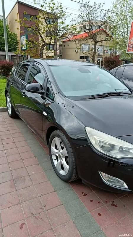 Negru Utilizat 2010 Opel Astra Hatchback | 3.750 EUR (Preț OK) - Imagine 1/4