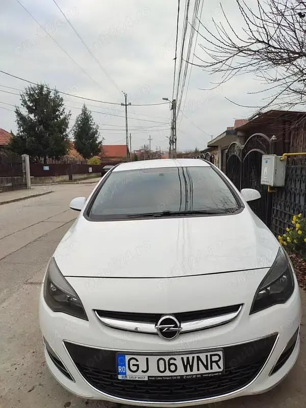 Second-hand Opel Astra 110 CP (80 kW) 2014 Alb Berlinǎ
