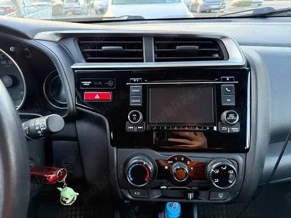 Second-hand Honda Jazz 102 CP (75 kW) 2016 Rosu Hatchback