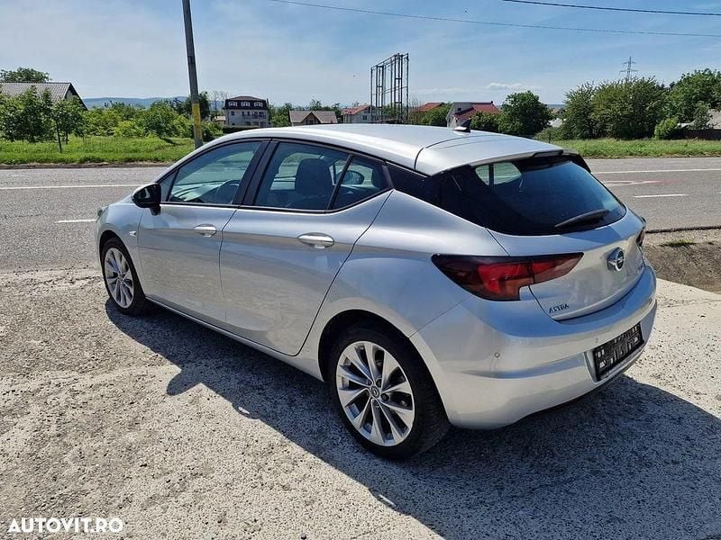 Second-hand Opel Astra 135 CP (99 kW) 2017 Culoareargint Hatchback