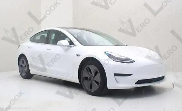 Second-hand Tesla Model 3 Standard Range 225 kW (306 CP) 2019 Alb Berlinǎ