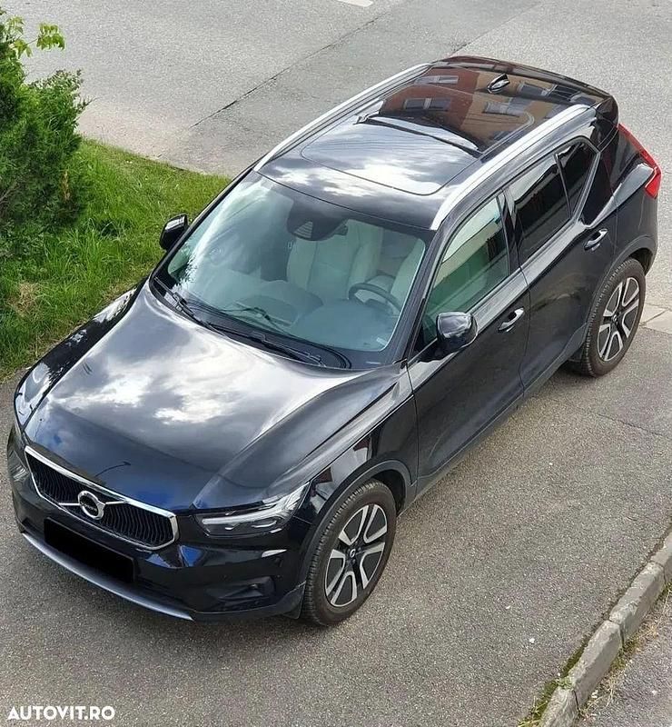 Culoarenegru Utilizat 2019 Volvo XC40 SUV | 25.990 EUR (Scump) - Imagine 1/4