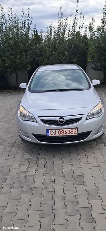 Culoareargint Utilizat 2012 Opel Astra Break | 3.800 EUR (Preț OK) - Imagine 1/4