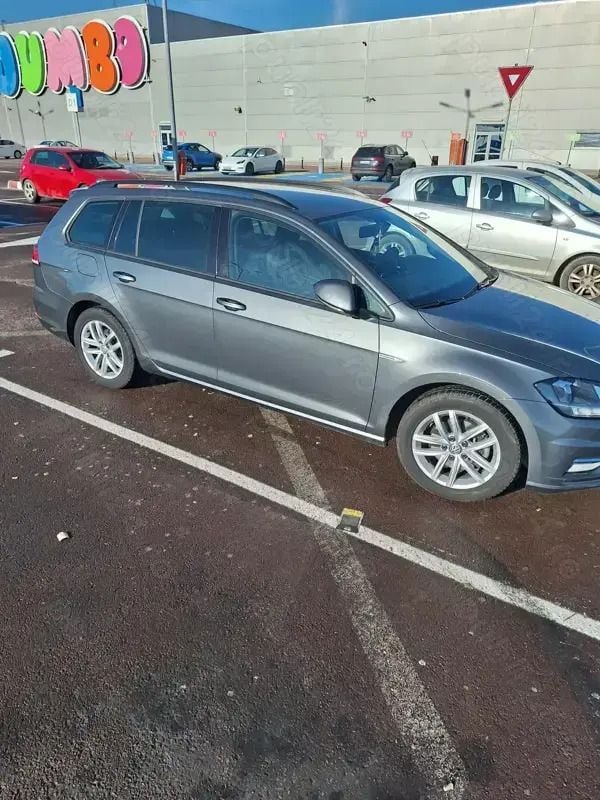 Utilizat 2020 VW Golf VII Berlinǎ | 11.000 EUR (Preț bun) - Imagine 1/4