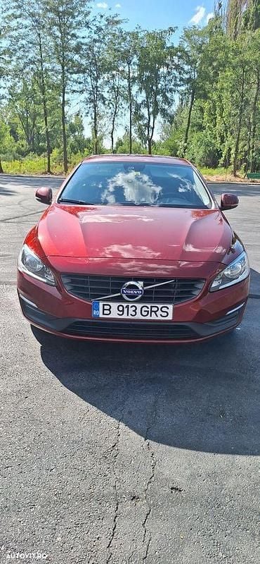 Culoarerosu Utilizat 2017 Volvo S60 Momentum Berlinǎ | 13.500 EUR (Puțin scump) - Imagine 1/4