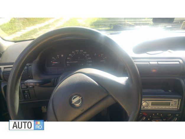 Second-hand Opel Astra 60 CP (44 kW) 1994 Albastru Berlinǎ