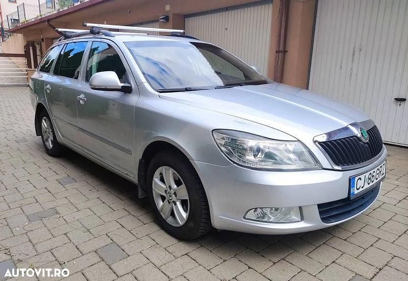 Culoareargint Utilizat 2012 Skoda Octavia Classic Break | 4.900 EUR (Preț bun) - Imagine 1/4