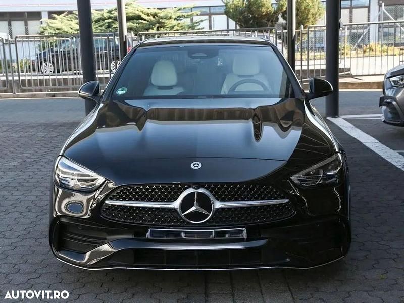 Culoarenegru Utilizat 2025 Mercedes 200 Hatchback | 48.000 EUR (Preț OK) - Imagine 1/4