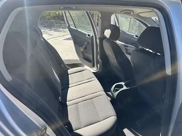 Gri Utilizat 2005 VW Golf V Hatchback | 2.750 EUR (Preț OK) - Imagine 1/4