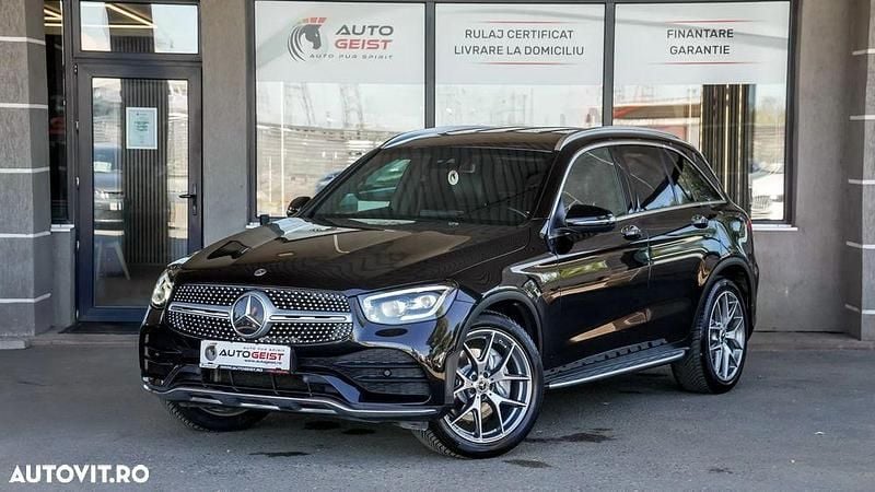 Second-hand Mercedes GLC300 AMG line 245 CP (180 kW) 2021 Culoarenegru SUV