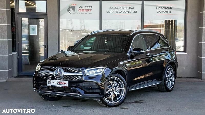 Culoarenegru Utilizat 2021 Mercedes GLC300 AMG line SUV | 35.990 EUR (Preț OK) - Imagine 1/4