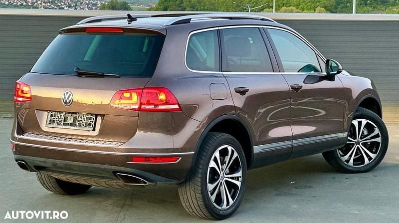 Second-hand VW Touareg Exclusive 245 CP (180 kW) 2012 Culoaremaro SUV