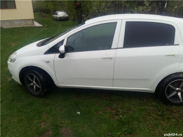 Second-hand Fiat Grande Punto 75 CP (55 kW) 2011 Alb Hatchback