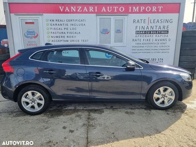 Second-hand Volvo V40 Kinetic 190 CP (139 kW) 2014 Culoarealbastru Hatchback
