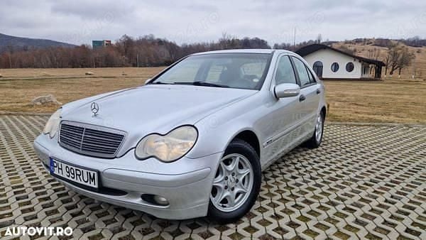 Utilizat 2003 Mercedes C220 Berlinǎ | 3.000 EUR (Preț OK) - Imagine 1/4
