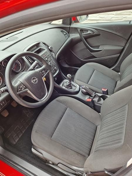 Second-hand Opel Astra 101 CP (74 kW) 2014 Rosu Berlinǎ