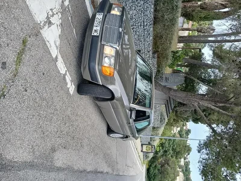 Second-hand Mercedes 300 113 CP (83 kW) 1990 Berlinǎ