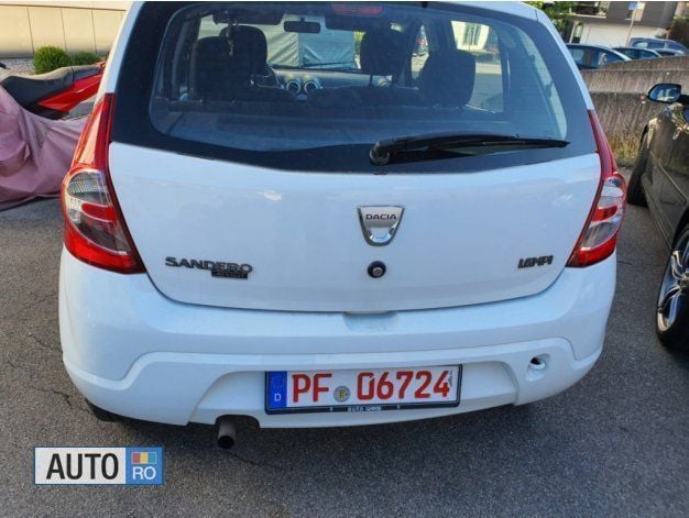 Alb Utilizat 2009 Dacia Sandero Hatchback | 2.200 EUR (Preț bun) - Imagine 1/4