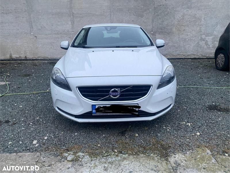 Second-hand Volvo V40 120 CP (88 kW) 2015 Culoarealb Hatchback