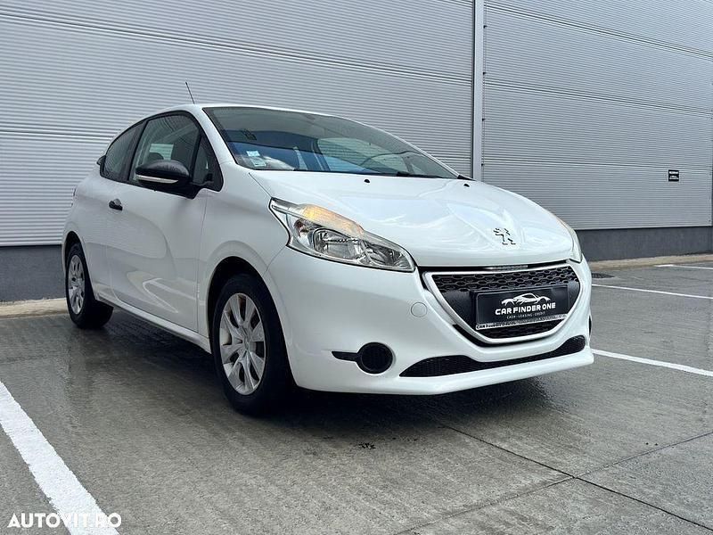 Alb Utilizat 2014 Peugeot 208 Access Hatchback | 4.350 EUR (Preț OK) - Imagine 1/4