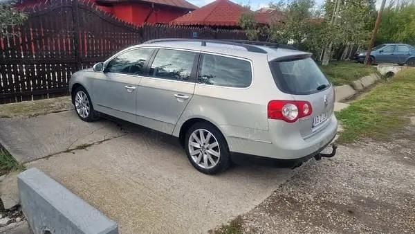 Gri Utilizat 2010 VW Passat Break | 3.000 EUR (Preț bun) - Imagine 1/4