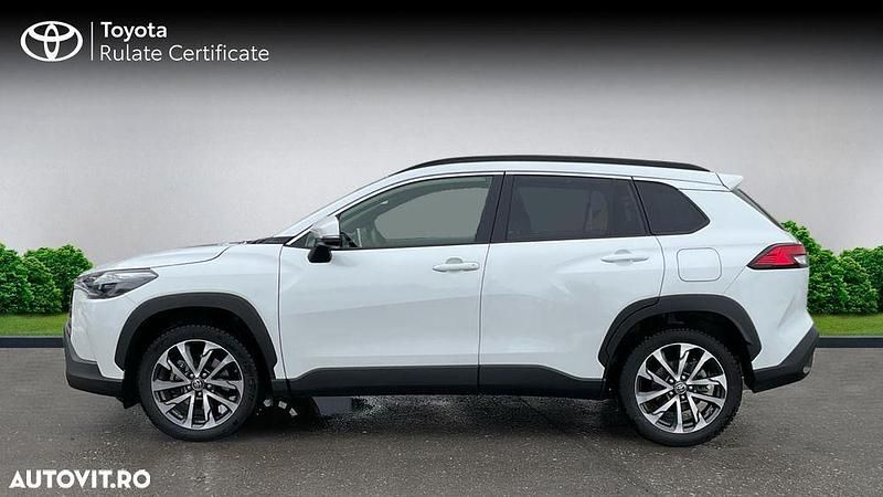 Second-hand Toyota Corolla Cross 197 CP (144 kW) 2023 Culoarealb SUV