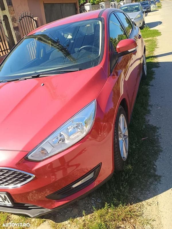 Second-hand Ford Focus 115 CP (84 kW) 2014 Culoarerosu Hatchback