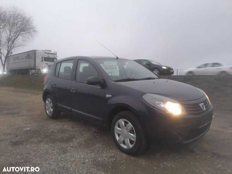 Albastru Utilizat 2012 Dacia Sandero Hatchback | 2.990 EUR (Preț OK) - Imagine 1/4