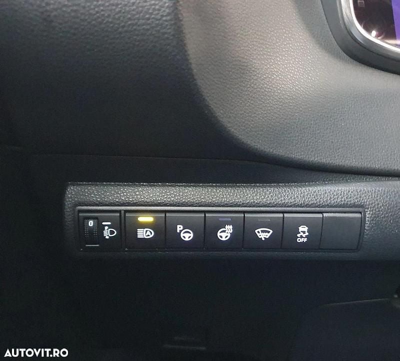 Second-hand Toyota Corolla 122 CP (89 kW) 2021 Culoarenegru Hatchback