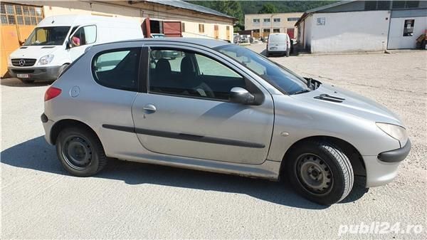 Second-hand Peugeot 206 68 CP (50 kW) 2003 Argintiu Hatchback