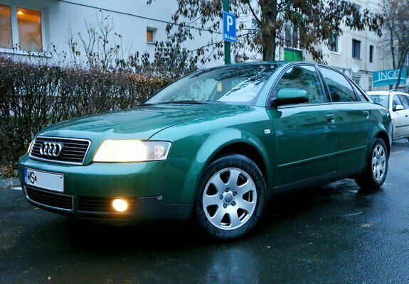 Verde Utilizat 2002 Audi A4 Berlinǎ | 2.800 EUR (Puțin scump) - Imagine 1/4