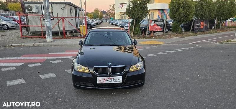 Culoarenegru Utilizat 2008 BMW 318 Sport Line Break | 3.950 EUR (Preț OK) - Imagine 1/4