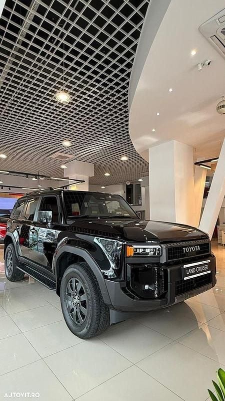 Nouă Toyota Land Cruiser Executive 204 CP (150 kW) 2025 Culoarenegru Berlinǎ
