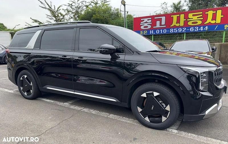 Second-hand Kia Carnival 204 CP (150 kW) 2024 Culoarenegru Monovolum