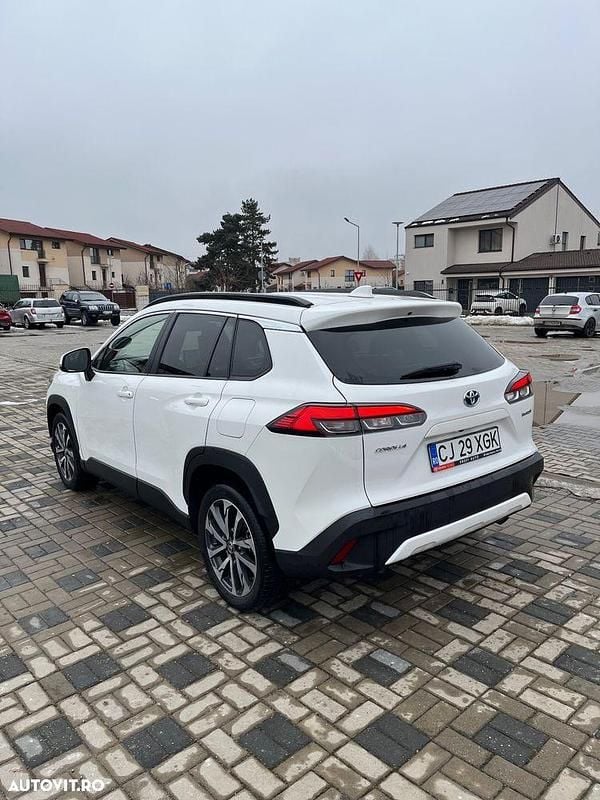 Second-hand Toyota Corolla Cross Lounge 197 CP (144 kW) 2022 Culoarealb SUV