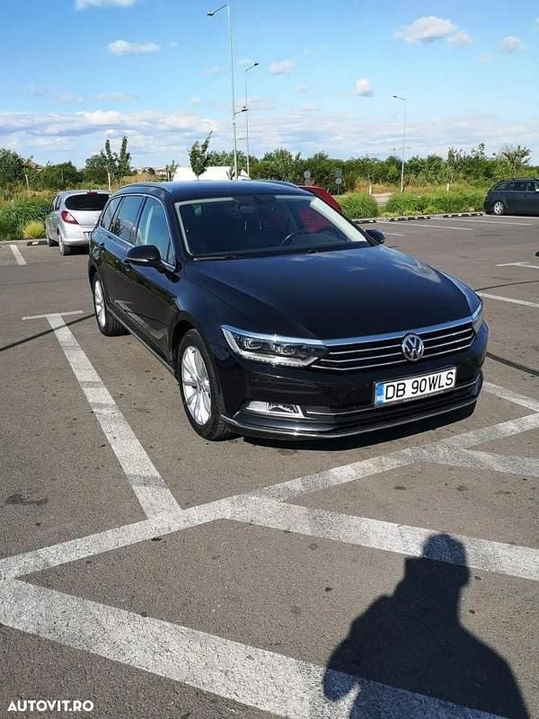 Culoarenegru Utilizat 2016 VW Passat Comfortline Break | 11.300 EUR (Preț OK) - Imagine 1/4