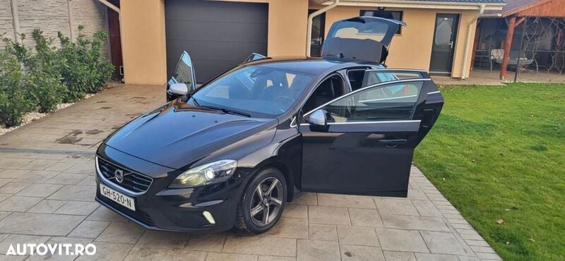 Negru Utilizat 2016 Volvo V40 Break | 8.499 EUR (Super Preț) - Imagine 1/4
