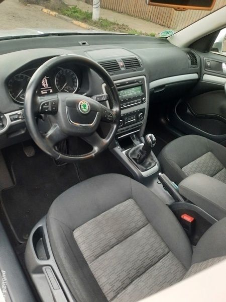 Argintiu Utilizat 2013 Skoda Octavia Hatchback | 7.250 EUR (Preț OK) - Imagine 1/4