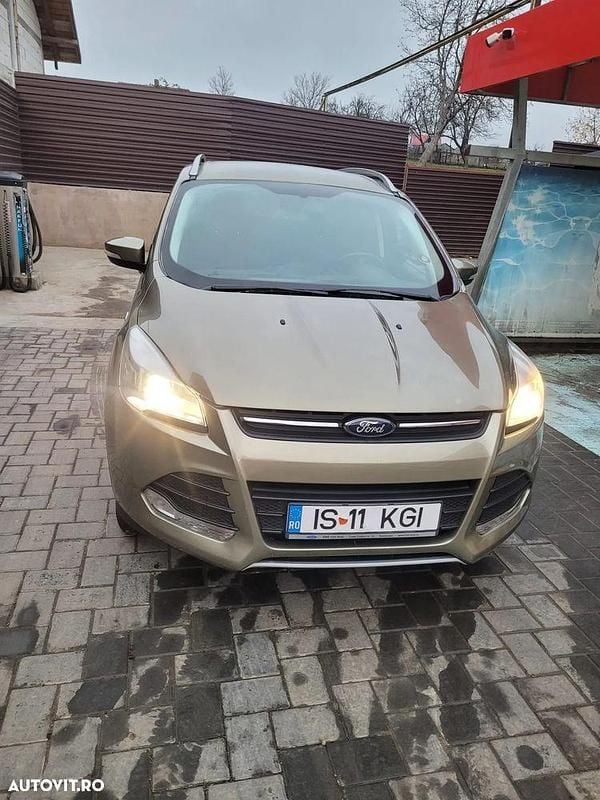 Culoareverde Utilizat 2014 Ford Kuga SUV | 10.800 EUR (Preț OK) - Imagine 1/4