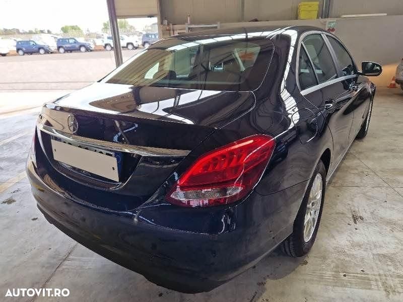 Second-hand Mercedes C180 122 CP (89 kW) 2020 Culoarenegru Berlinǎ