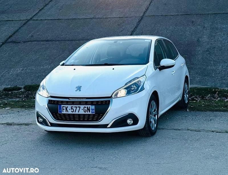 Second-hand Peugeot 208 Active 82 CP (60 kW) 2019 Culoarealb Hatchback