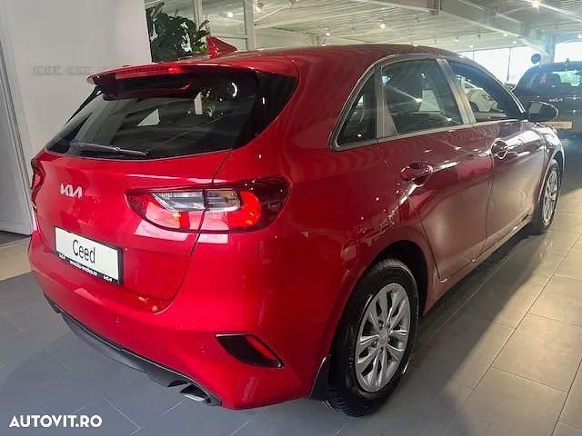 Nouă Kia Ceed Best 140 CP (102 kW) 2025 Culoarerosu Hatchback